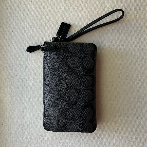 BNWT Coach double zip wristlet - Picture 2 of 7